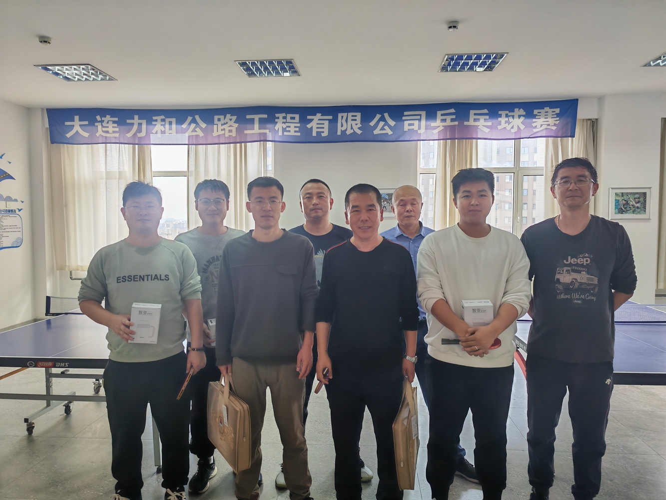 公司工會(huì)組織員工開展乒乓球比賽活動(dòng) 公司工會(huì)組織員工開展乒乓球比賽活動(dòng)